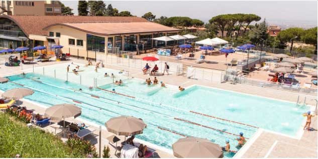 Piscina a tre corsie per centro sportivo