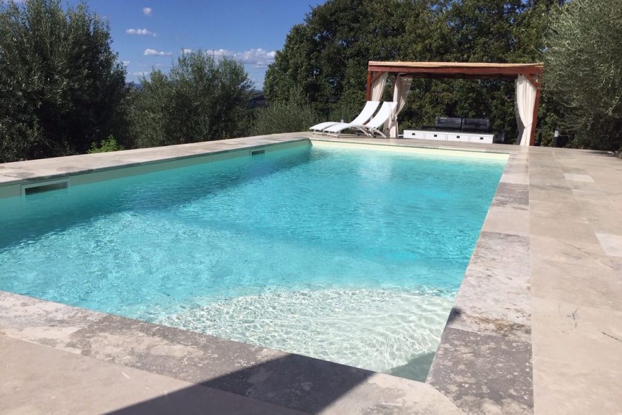Il bordo in pietra