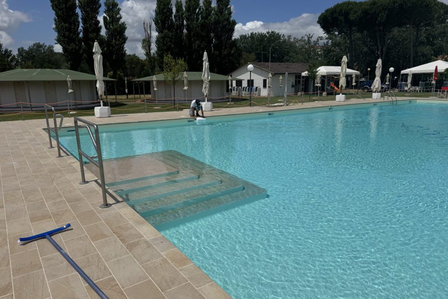 Scale in acciaio inox e scalinata sommersa